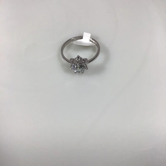 Beautiful Cubic Zirconia Silver Fashion Ring - Size 9 - Picture 4 of 7